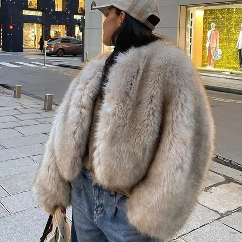 Street Fashion China Girl - Lconic Street Fashion Luxury Brand Gardient